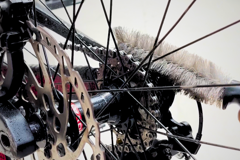 Cycle drivetrain cleaning brush for mtbs and roadbikes